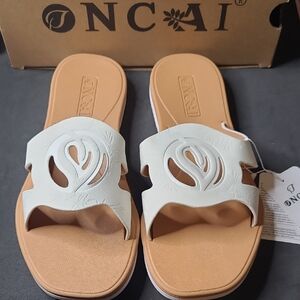 NCAI White Khaki Sandals Flat Summer Strappy Shoes Women's Size 11